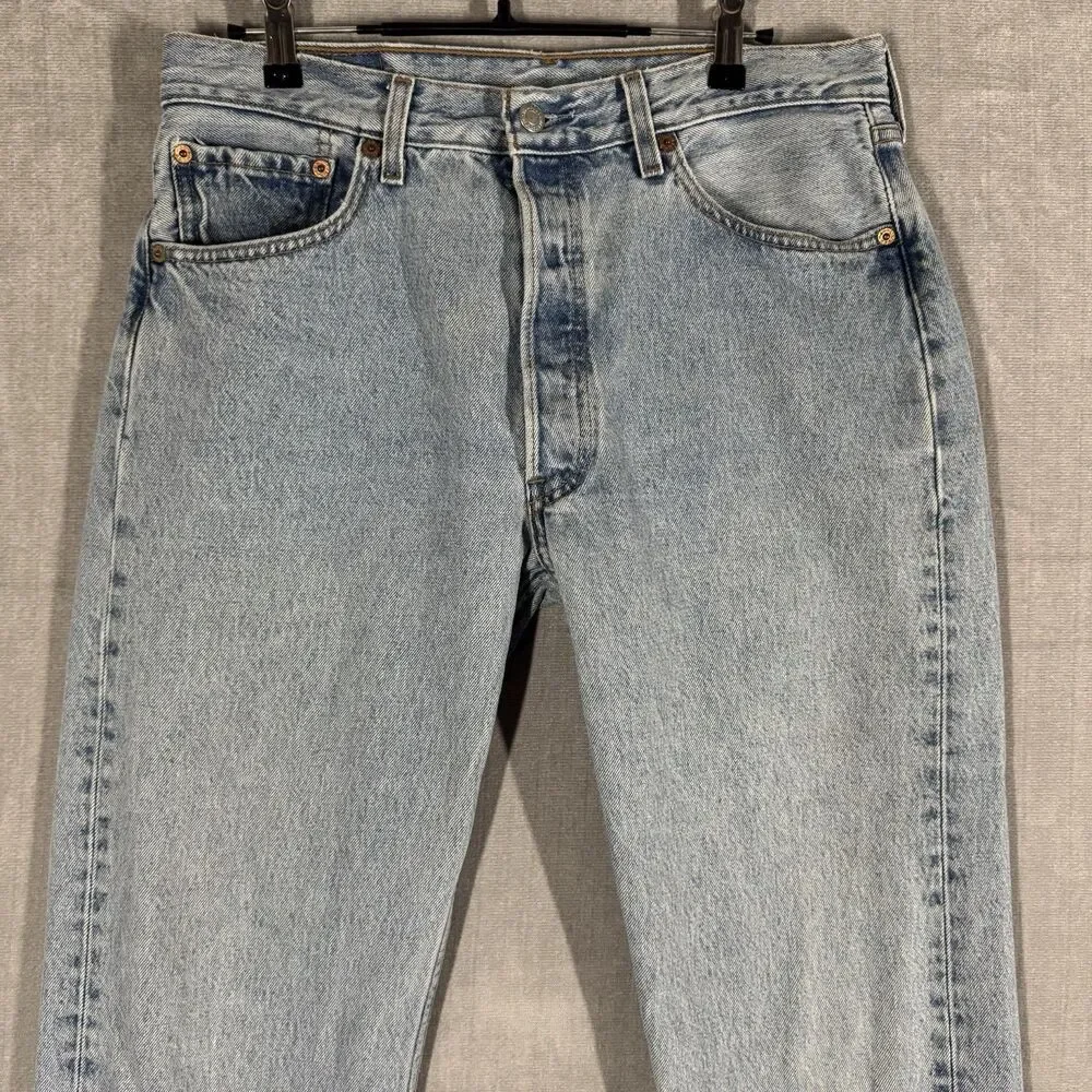 Vintage Levi's 501 Jeans Men's Size 33x34 Light Wash Button Fly 2000s Y2K